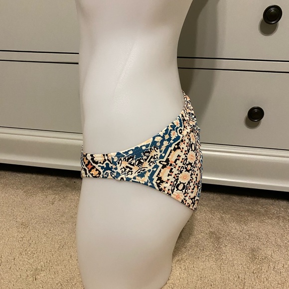 Bikini bottom from xhilaration size small - Picture 2 of 6